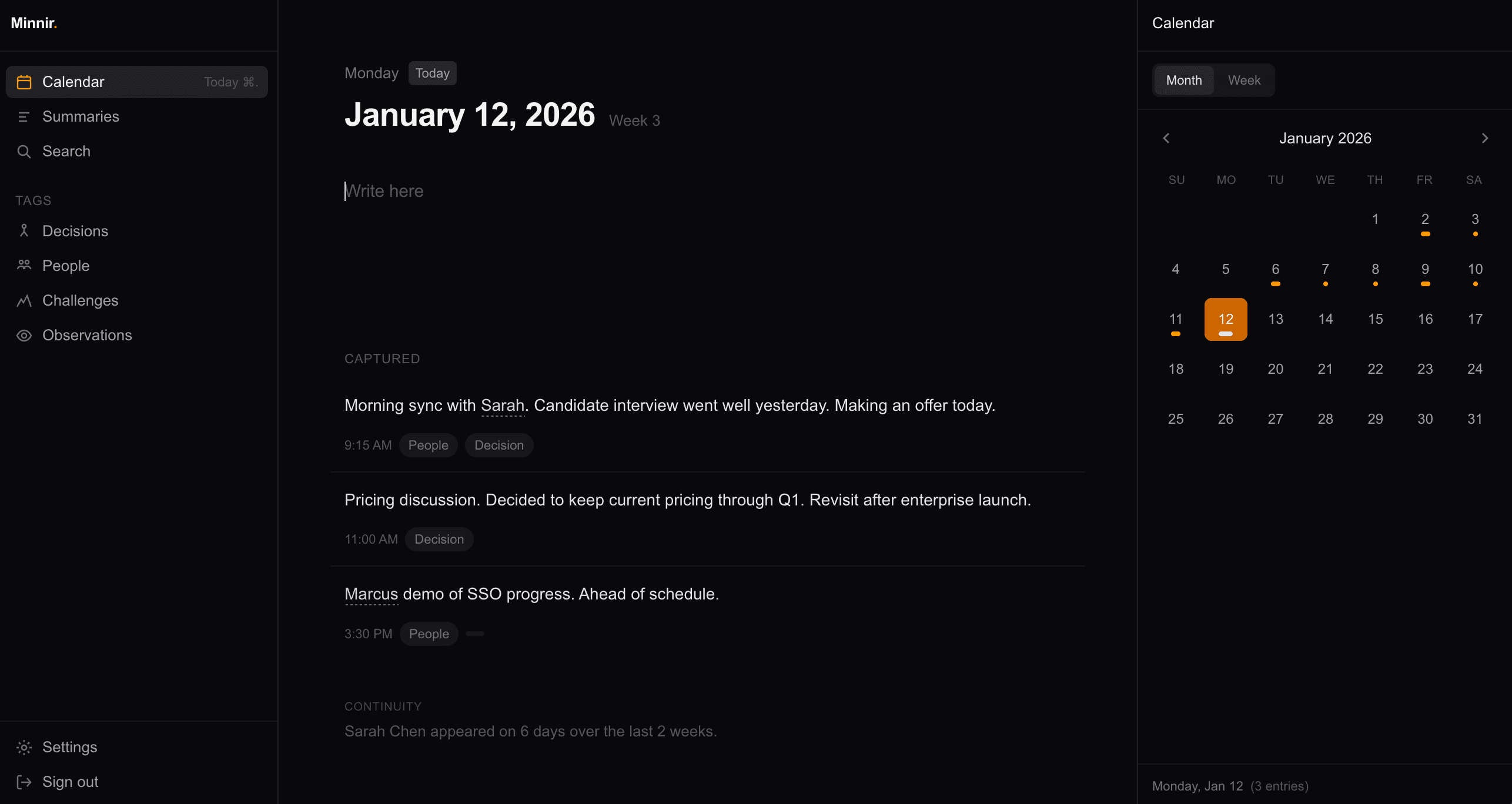 Minnir app interface showing calendar view with daily entries